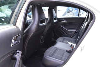 Mercedes-Benz A-Klasse Mercedes A-klasse 160 Ambition AMG Styling/Carplay/Pdc/Mooi! - afbeelding nr 19
