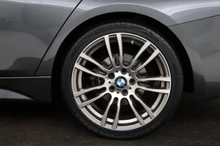 BMW 3 Serie BMW 3-serie 318i M Sport | Panoramadak | Leder |  Stoelverwarming | Camera | Sportstoelen | Navigatie | Climate control | Dodehoek detectie | Park Assist | Full LED - afbeelding nr 31