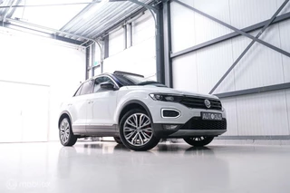 Volkswagen T-Roc Volkswagen T-Roc 1.5 TSI Sport | Panorama | Virtual cockpit | Adaptive cruise | Trekhaak | NL auto | Lease mogelijk | - afbeelding nr 1