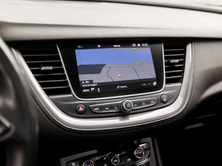 Opel Grandland X Automaat (PANORAMADAK, APPLE CARPLAY, GROOT NAVI, STUUR/STOELVERWARMING, LEDER, SPORTSTOELEN, GETINT GLAS, CAMERA, ELEK ACHTERKLEP, DAB+, NIEUWE APK, NIEUWSTAAT) - afbeelding nr 25