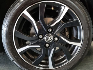 Toyota Yaris Toyota Yaris 1.3 VVT-i Dynamic Bi-Tone - afbeelding nr 35