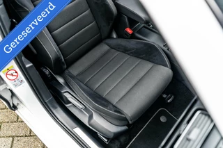 Volkswagen Golf Volkswagen Golf 2.0 TSI 4Motion R Pano Camera ACC - afbeelding nr 42
