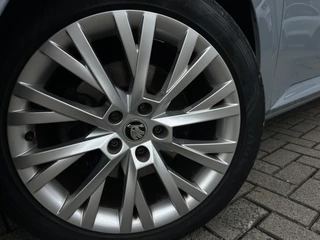 Škoda Superb Škoda Superb Combi 1.4 TSI iV Business Edition Plus | Trekhaak | 18