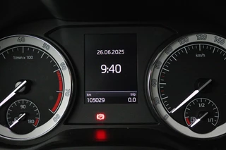 Škoda Karoq Skoda Karoq 1.5 TSI ACT Style Business (PANORAMADAK, CRUISE ADAPTIEF, PARKEERSENSOREN, STOELVERWARMING, NAVIGATIE, AUTOMAAT) - afbeelding nr 24