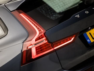 Volvo V60 164Pk Automaat (APPLE CARPLAY, GROOT NAVI, CAMERA, ADAPTIVE CRUISE, SPORTSTOELEN, TREKHAAK, PARKEERSENSOREN, DAB+, NIEUWE APK, NIEUWSTAAT) - afbeelding nr 26