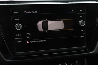 Volkswagen Touran Volkswagen Touran 1.5 TSI DSG Highline 7p | Navigatie | Apple Carplay/Android Auto | Parkeersensoren | Adaptive Cruise Control | Stoel-en stuurverwarming | Elektrische achterklep | Getinte ramen | Climatronic - afbeelding nr 21