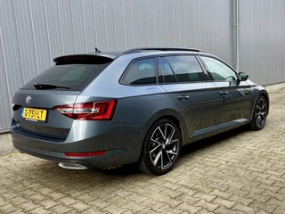Škoda Superb Škoda Superb Combi 1.5 TSI DSG AUT. SPORTLINE BUS. PANODAK / TREKHAAK - afbeelding nr 3