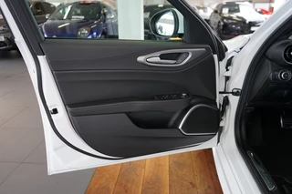 Alfa Romeo Giulia Alfa Romeo Giulia 2.0T Sprint | Veoce pack | | Panorama dak | | Schakel flippers | - afbeelding nr 16