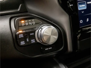 Dodge Ram 1500 Dodge Ram 1500 5.7 V8 4x4 Crew Cab Laramie 402Pk Automaat (PANORAMADAK, LUCHTVERING, GROOT NAVI, STOELKOELING, MEMORY SEATS, HARMAN/KARDON, TREKHAAK, STOELVERWARMING ACHTER, APPLE CARPLAY, NIEUWSTAAT) - afbeelding nr 11