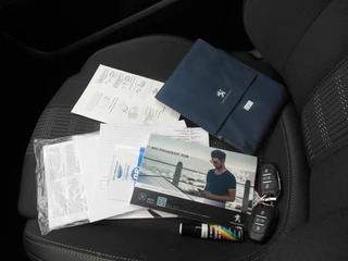 Peugeot 308 Peugeot 308 SW 1.2 PureTech Blue Lease Allure Staat in Hoogeveen - afbeelding nr 13