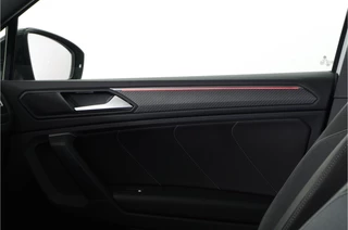 Volkswagen Tiguan Volkswagen Tiguan 1.5 TSI R-Line > IQ.Light/trekhaak/20 inch Suzuka/Black Style Design-pakket... - afbeelding nr 22