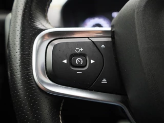 Volvo XC40 Volvo XC40 1.5 T5 Recharge R-Design | Panoramadak | Harman/Kardon | 360 camera | Memorystoelen | Alcantara | - afbeelding nr 25