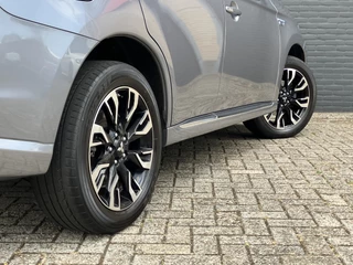 Mitsubishi Outlander Mitsubishi Outlander 2.0 PHEV Instyle+ 203 pk 4WD AUT. | 1e eigenaar | dealer onderhouden | navigatie | trekhaak | leder interieur - afbeelding nr 10