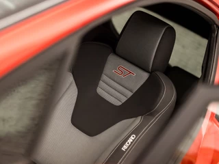 Ford Fiesta Ford Fiesta 1.6 ST1 213Pk (BLUETOOTH, GETINT GLAS, LM VELGEN, SPORTSTOELEN, PARKEERSENSOREN, ELEK RAMEN, NIEUWE APK, NIEUWSTAAT) - afbeelding nr 17