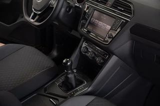 Volkswagen Tiguan Volkswagen Tiguan 1.4 TSI R Line Org NL 1ste Eig Trekhaak LED Dealer Onderhouden - afbeelding nr 22