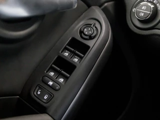 Fiat 500X Fiat 500X 1.3 GSE Sport 150Pk Automaat (APPLE CARPLAY, GROOT NAVI, KEYLESS, STOELVERWARMING, CAMERA, LEDEREN SPORTSTOELEN, GETINT GLAS, LED KOPLAMPEN, ZWART HEMEL, NIEUWSTAAT) - afbeelding nr 20