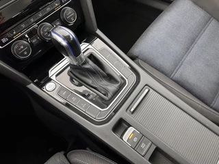 Volkswagen Passat Volkswagen Passat Variant 1.4 TSI GTE Highline Aut. *FULL-LED | ADAPTIVE-CRUISE | ERGONOMIC-SPORTSEATS | KEYLESS | NAVI-FULLMAP | ECC | PARKPILOT | HEATED-SEATS | SHIFT-PADDLES | AMBIENT-LIGHT | TOWBAR | 17''ALU* - afbeelding nr 15