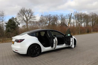Tesla Model 3 Tesla Model 3 Long Range AWD 75 kWh black&white chrome delete uitstraling! autopilot dual motor stoelverwarming v+a panodak - afbeelding nr 27