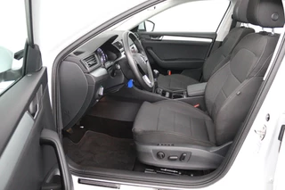 Škoda Superb Skoda Superb Combi 1.5 TSI ACT Ambition Business (PANORAMADAK, STOELVERWARMING, TREKHAAK, ELEKTR STOELEN, NAVIGATIE, NL-AUTO) - afbeelding nr 9