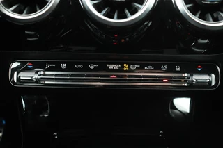 Mercedes-Benz CLA Mercedes-Benz CLA-klasse 250e AMG Night | Stoelverwarming | Carplay |  Camera | Sfeerverlichting | Leder/Alcantara | Full LED | Widescreen - afbeelding nr 13