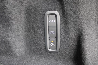 Volvo XC60 Volvo XC60 2.0 T8 Plug-in hybrid AWD Plus Dark | Luchtvering | 360 | H&K | Trekhaak - afbeelding nr 52