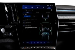 Renault Austral | Dig. Cockpit | Adapt. Cruise | Winterpakket | Elek. Klep | Elek. Stoel | Camera | PDC | NAV+App. Connect | Auto. Airco | LM 19