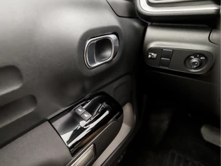 Citroën C3 Citroën C3 1.2 PureTech C-Series Automaat (APPLE CARPLAY, GROOT NAVI, CRUISE, PARKEERSENSOREN, SPORTSTOELEN, LANE ASSIST, LED KOPLAMPEN, NIEUWSTAAT) - afbeelding nr 22