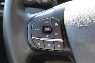 Ford Focus Ford Focus Wagon 1.0-125pk EcoBoost Mild-hybrid Titanium. Mooie, ruime, luxe en comfortabele Ford Focus wagon. Volautm. airco dual, camera, stoel-, stuur- en voorraamverw., easy entry/easy go, cruise control, Isofix, side- en lane assist, parkeersensoren v+a, LM wielen etc. - afbeelding nr 12