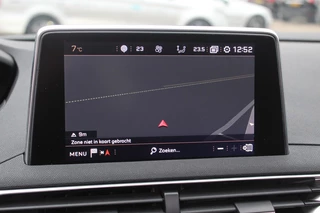 Peugeot 3008 Peugeot 3008 1.6 PureTech GT Line / Panoramdak / Camera / Navigatie / 19'' / Keyless / Half leder / Focal Audio / Dodehoek / Cruise Control - afbeelding nr 20