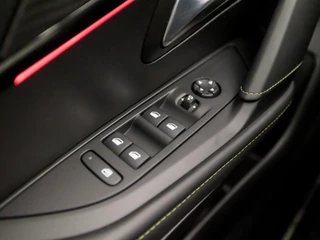 Peugeot 208 Automaat (PANORAMADAK, VIRTUAL COCKPIT, APPLE CARPLAY, GROOT NAVI, LEDER, 360 CAMERA, SPORTSTOELEN, GETINT GLAS, KEYLESS, ZWART HEMEL, NIEUWSTAAT) - afbeelding nr 24