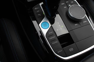 BMW iX3 BMW iX3 High Executive 80 kWh / SoH 99% / Trekhaak / Panoramadak / 360Camera / Head-up / 20'' / Leder / Harman Kardon / Sfeerverlichting / Dodehoek / DAB / Stoelverwarming / ACC - afbeelding nr 28