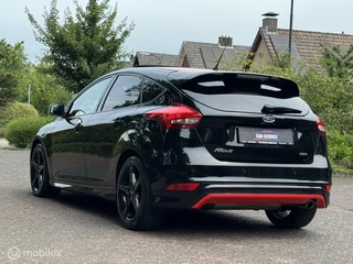 Ford Focus Ford Focus 1.5 150PK Red Edition ST LINE/PDC/NAVI/DAKJE - afbeelding nr 17