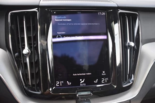 Volvo XC60 Volvo XC60 2.0 B4 AWD INSCRIPTION / ADAP. CRUISE / P.DAK / 360 CAM./ H&K AUDIO - afbeelding nr 38