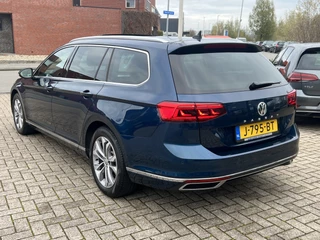 Volkswagen Passat Panoramadak Led Matrix ACC Camera Parkeersensoren Chroom Pakket Stoelverwarming 1/2 Leder Alcantara NL Auto 1e Eigenaar - afbeelding nr 3