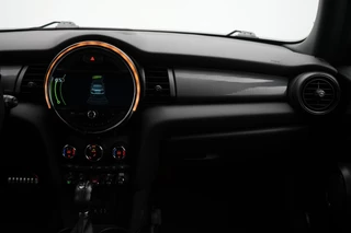 MINI Cooper Mini Mini 1.5 Cooper Chili Serious Business | John Cooper Works Chili Pakket | Keyless Entry | lederen bekleding | Navigatie | Parkeersensoren | verwarmde voorstoelen - afbeelding nr 31