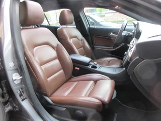 Mercedes-Benz GLA Mercedes-Benz GLA-klasse 180 d Automaat Leer Navi Clima Pano - afbeelding nr 13