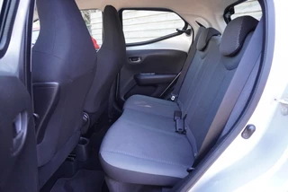 Toyota Aygo Toyota Aygo 1.0 VVT-i x-play Automaat | Navigatie | Cruise | NAP | Airco - afbeelding nr 10
