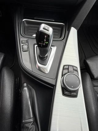 BMW 3 Serie BMW 320i Touring AUT M-Sport Stoelvw Pano NaviProf Trekhaak - afbeelding nr 23