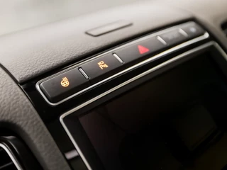 Volkswagen Touareg Volkswagen Touareg 3.0 TDI Sport 263Pk Automaat (PANORAMADAK, NAVIGATIE, LUCHTVERING, DYNAUDIO, STUUR/STOELVERWARMING, LEDEREN SPORTSTOELEN, TREKHAAK, ADAPTIVE CRUISE, XENON, CAMERA, NIEUWE APK, NIEUWSTAAT) - afbeelding nr 30
