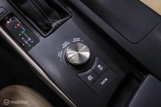 Lexus IS Lexus IS 300h Luxury Line | Dealer OH | Camera | Stoel + stuurwiel verwarming | Clima | LED | rijklaarprijs | - afbeelding nr 24