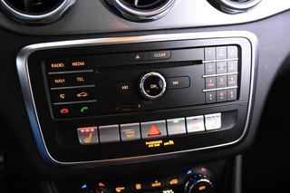 Mercedes-Benz GLA Mercedes-Benz GLA 180 AMG Line *Navigatie*Camera*2x AMG* - afbeelding nr 14