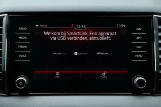 Škoda Karoq Skoda Karoq 1.5 TSI / 150 PK / DSG / Sportline / Black Edition / Panorama / Virtual Cockpit / Camera / Cruise Control / Trekhaak / 18