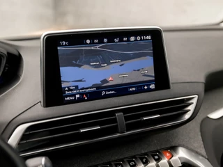 Peugeot 5008 Peugeot 5008 1.2 Puretech Sport 7 Persoons (APPLE CARPLAY, GROOT NAVI, LEDER, STOELVERWARMING, 360 CAMERA, SPORTSTOELEN, KEYLESS, GETINT GLAS, TREKHAAK, DAB+, NIEUWE APK, NIEUWSTAAT) - afbeelding nr 27