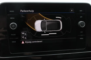 Volkswagen T-Roc Volkswagen T-Roc Cabrio 1.5 TSI 150pk DSG R-Line | Navigatie | Apple Carpaly/Android Auto | Parkeersensoren | Camera | Adaptive Cruise Control | Stoelverwarming | Climate Control - afbeelding nr 23