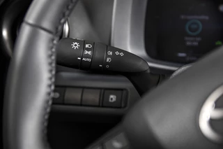 Toyota C-HR Toyota C-HR 2.0 Hybrid 200 Dynamic | Dig. Cockpit | Adapt. Cruise | Stoel-+Stuurverw. | PDC | Camera | NAV + App. Connect | ECC | LM 18