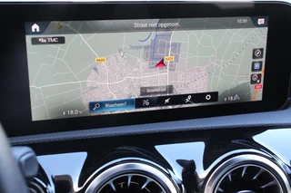 Mercedes-Benz A-Klasse Mercedes-Benz A-klasse 200 Automaat Progressive | Sfeerverlichting | Navigatie | Climate control | Camera | Parkeer sensoren | Half Lederen Bekleding | Led  | Cruise Control | LMV Velgen - afbeelding nr 23
