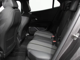 Peugeot 2008 Peugeot 2008 1.2 PureTech 130pk Automaat GT-Line Navigatie Apple Carplay/Android Auto Camera Parkeersensoren Ledverlichting Cruise Control Virtual Cockpit Climate Control Lichtmetalen velgen - afbeelding nr 11