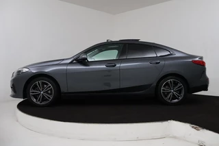 BMW 2 Serie BMW 2-serie Gran Coupé 218i Executive Edition (PANORAMADAK, ACHTERUITRIJCAMERA, PARKEERSENSOREN, CRUISE, AUTOMAAT) - afbeelding nr 2
