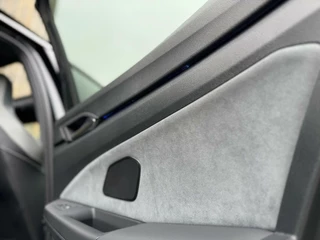 Volkswagen Golf Volkswagen Golf 1.5 eTSI R-Line Automaat | Panoramadak | LED | Black Style | Harman/Kardon HiFi | Achteruitrijcamera | Sfeerverlichting | Trekhaak afneembaar | Adaptieve cruise control | Parkeersensoren voor en achter - afbeelding nr 55