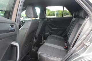 Volkswagen T-Roc Volkswagen T-Roc 1.5 TSI Sport Business 3x R-Line / Camera / Virtual Cockpit / Navigatie / 19'' / Keyless / Stoelverwarming / ACC - afbeelding nr 11